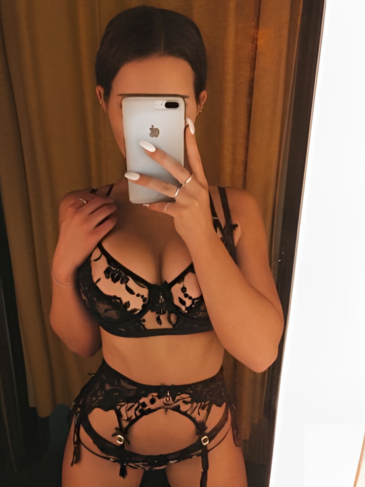 Сабина привлекательная девушка из Валуек цена от 1500 руб