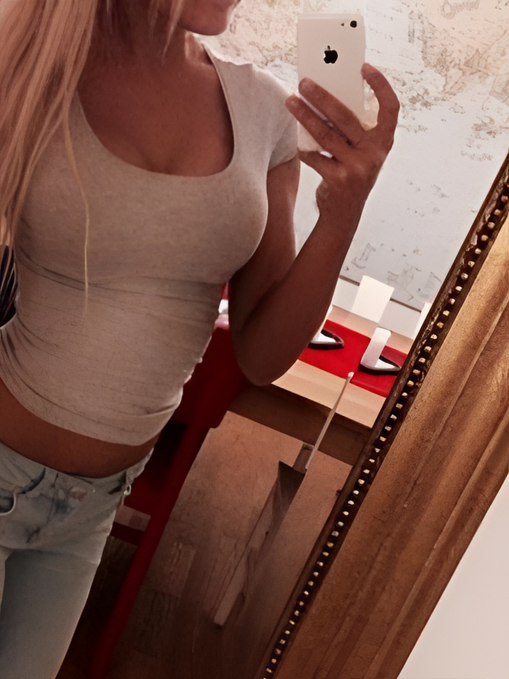 Юлия привлекательная девушка из Валуек цена от 5000 руб